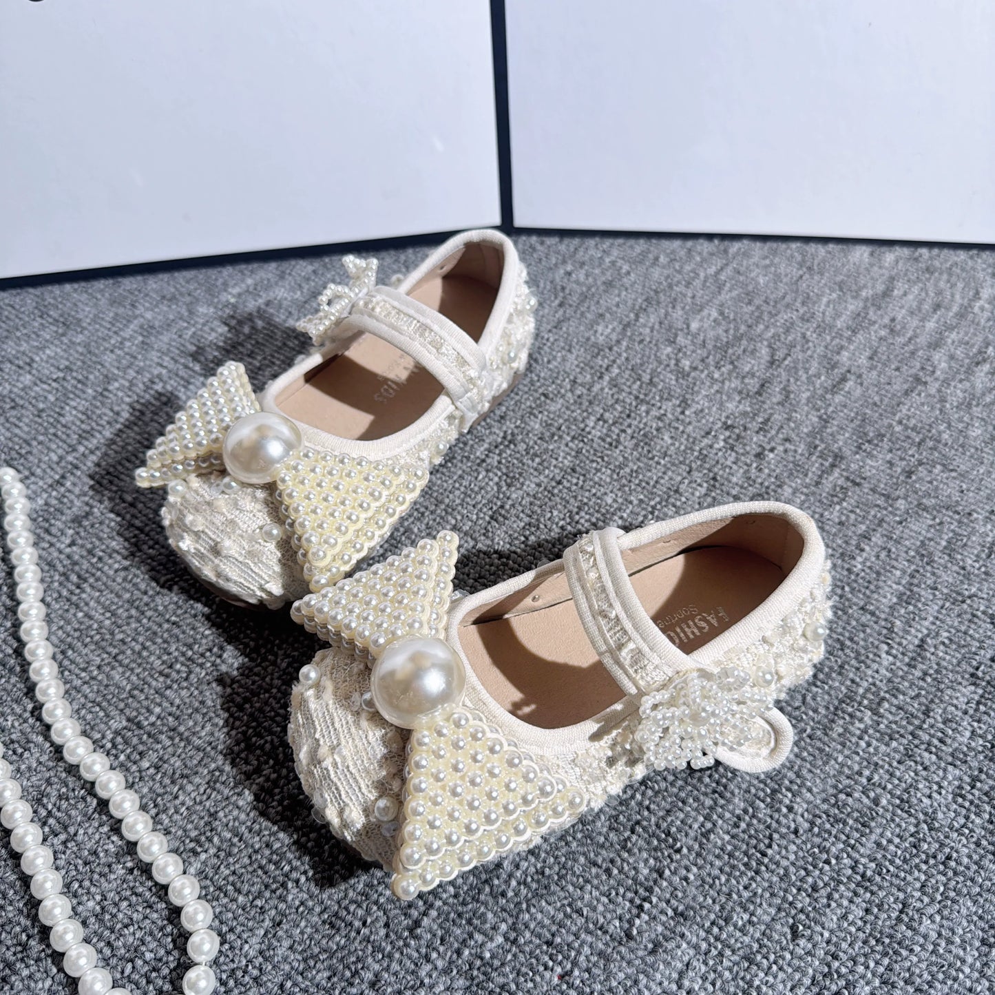 Girls' Soft-Soled Pearl Butterfly Princess Leather Shoes